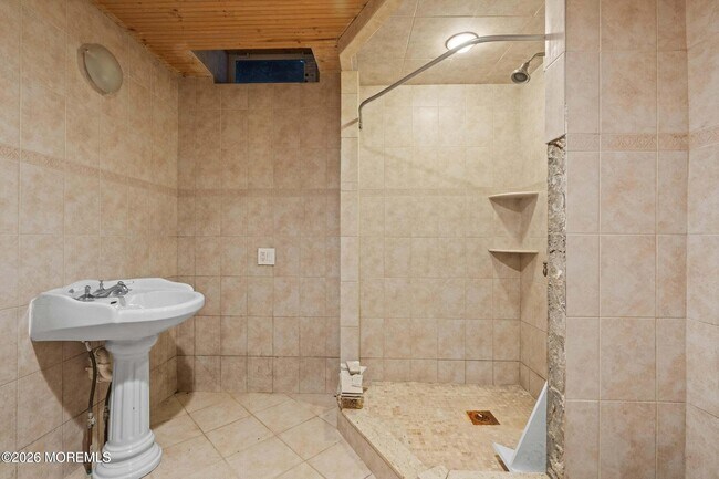 Building Photo - 334 Norgrove Pl