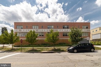 Building Photo - 3400 Roland Ave