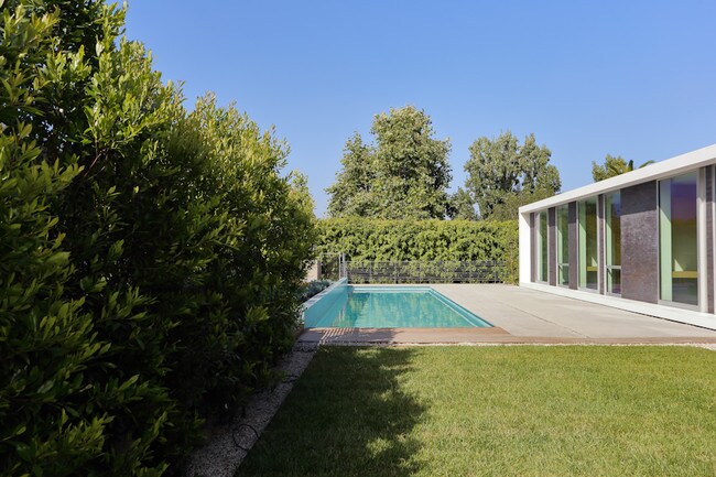 Building Photo - 3660 Inglewood Blvd