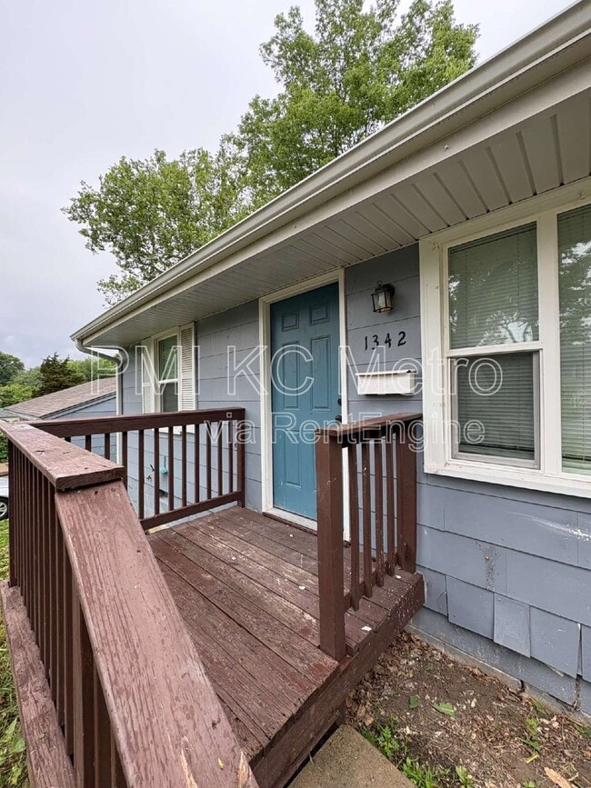 Primary Photo - 1342 E 84th Terrace