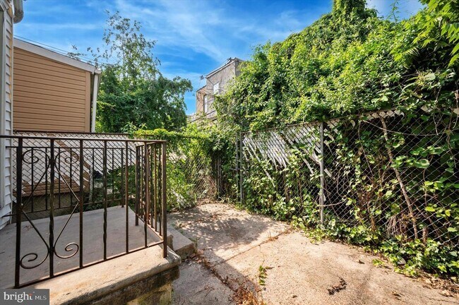 Building Photo - 5427 Delancey St