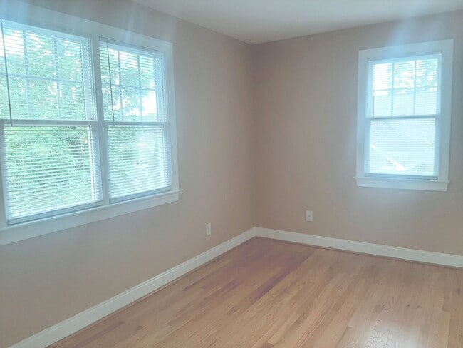 Building Photo - Beautiful 4 Bedroom Home in Chapel Hill