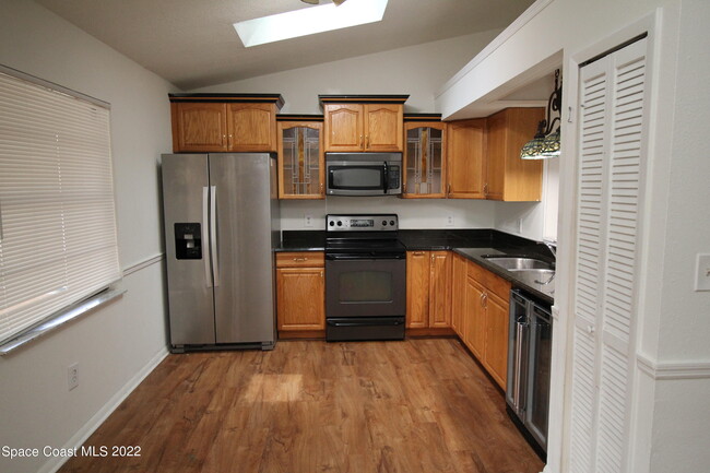 Building Photo - 1735 Hazelton St NW