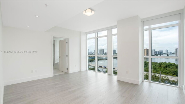 Building Photo - 400 Sunny Isles Blvd