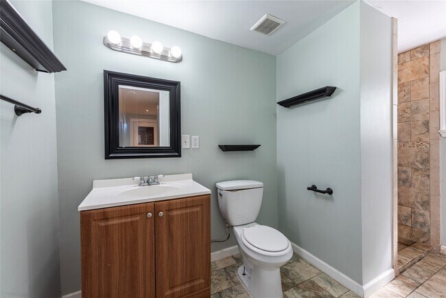 Building Photo - 1816 20th St