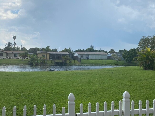 Building Photo - 8135 Sunrise Lakes Blvd