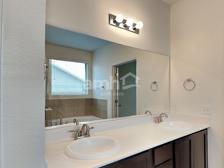 Building Photo - 6012 Gerard Dr