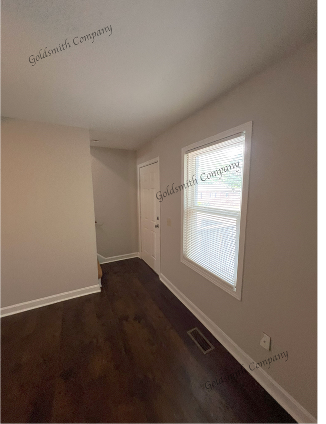 Building Photo - 10 Averill St