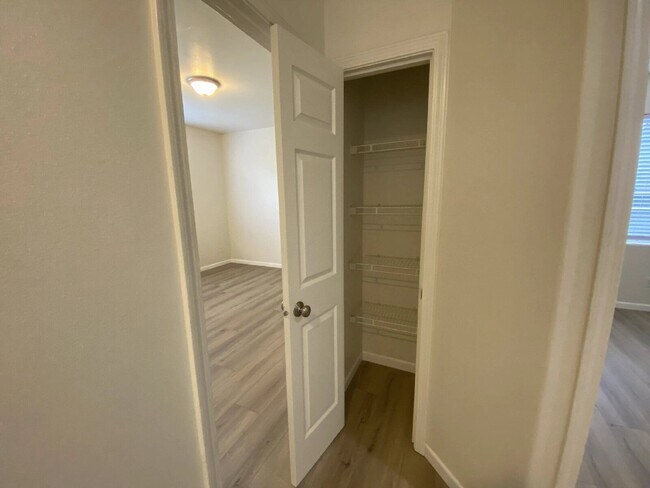 Building Photo - 660 Callahan Dr