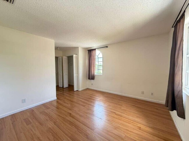 Building Photo - 13986 Morning Glory Dr