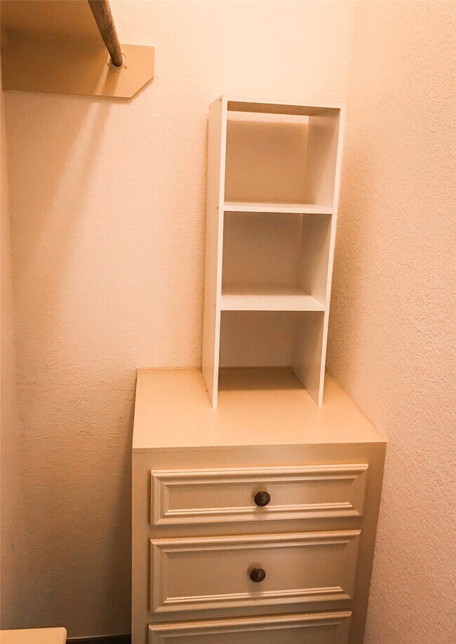 Building Photo - 1432 W 21st St