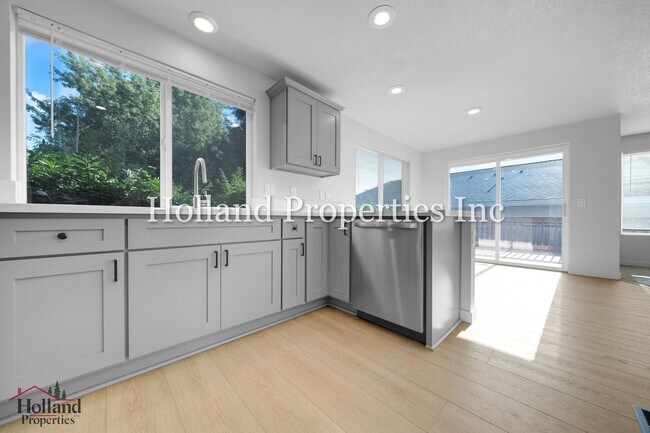 Building Photo - 9059 SW Sagert St
