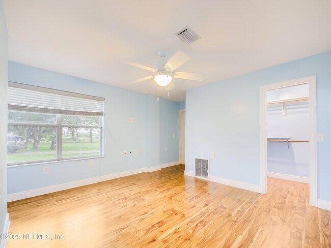 Building Photo - 6472 Putnam St