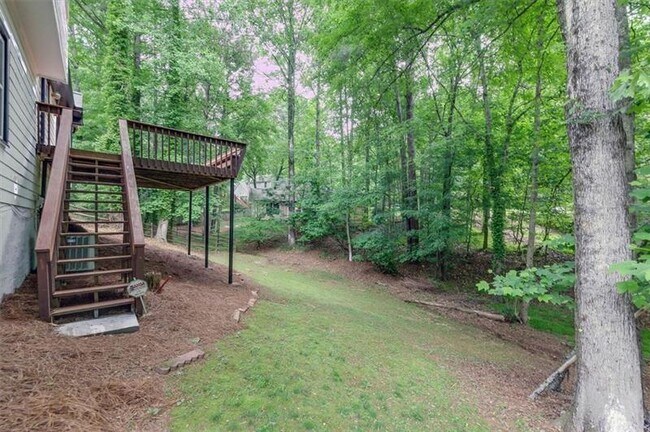 Building Photo - 718 Players Ct