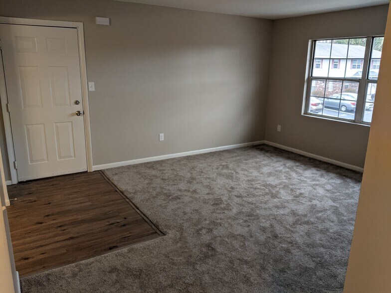 Building Photo - 25D Pine Ln