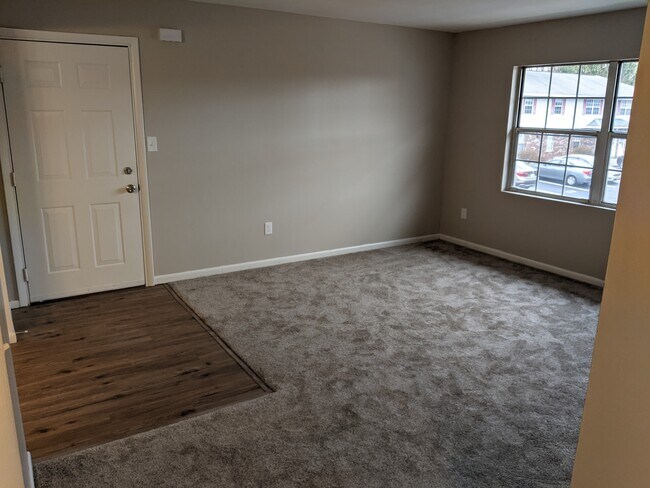 Building Photo - 25D Pine Ln