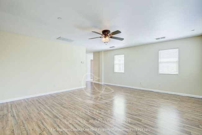 Building Photo - Huge home, Lincoln Crossing - walking dist...