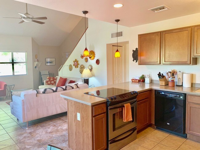 Building Photo - 5051 N Sabino Canyon Rd