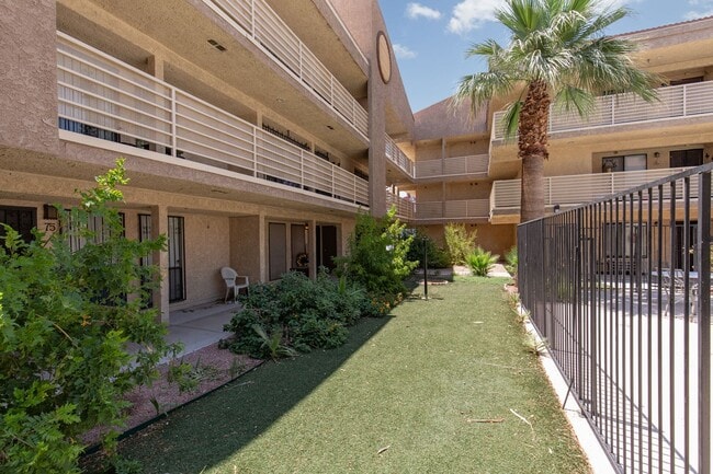 Building Photo - Completely remodeled studio unit overlooki...