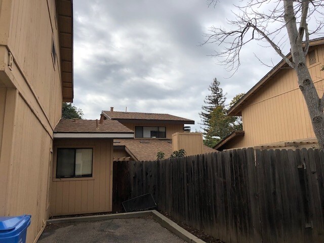 Private fully enclosed backyard - 528 Hathway Ave
