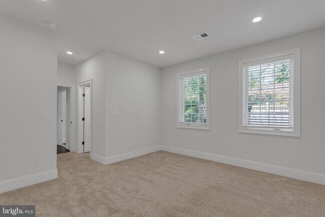 Building Photo - 17 Grey Ct