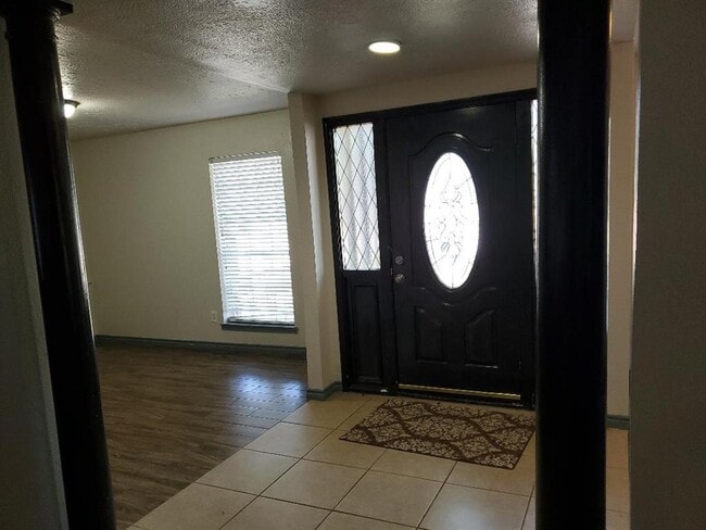 Building Photo - 6831 Stoney River Dr