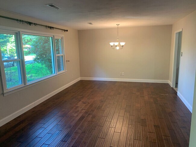 Building Photo - 3BR Single Family Home with an OFFICE!