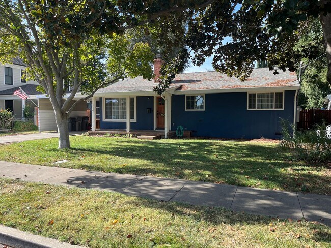 Building Photo - Charming Winters Home