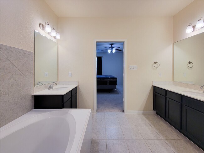 Building Photo - 17018 Taffaine Dr