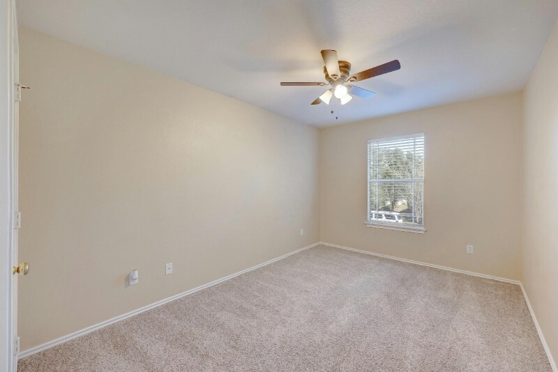 Building Photo - 1005 Easy Cove