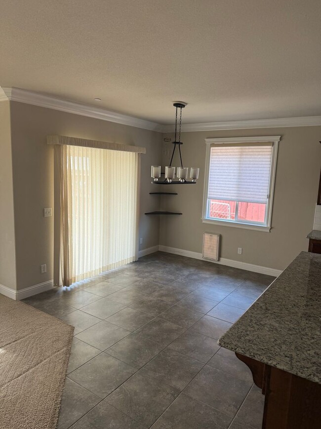 Building Photo - 3-bedroom, 2-bathroom home located in the ...
