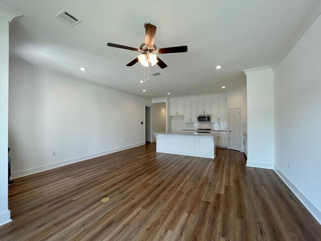 Building Photo - Must see home in River Hills Farm!