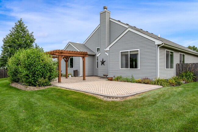 Building Photo - 1009 Birchwood Dr
