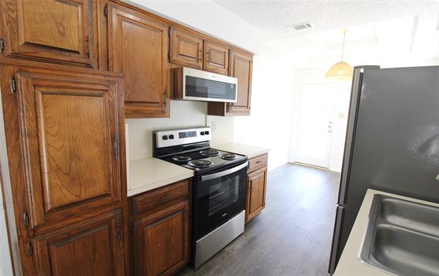 Building Photo - 1234 Mockingbird Ln