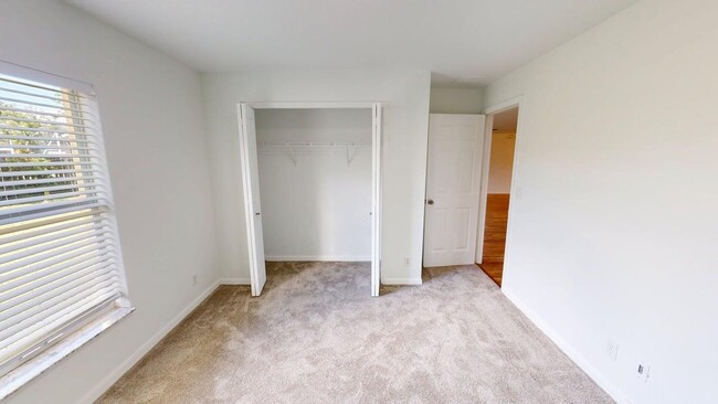 Building Photo - 4232 SW Winslow St