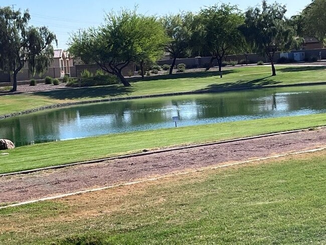 Building Photo - TOWN HOME WITH COMMUNITY POOL , GATED COMMUNITY in GILBERT!