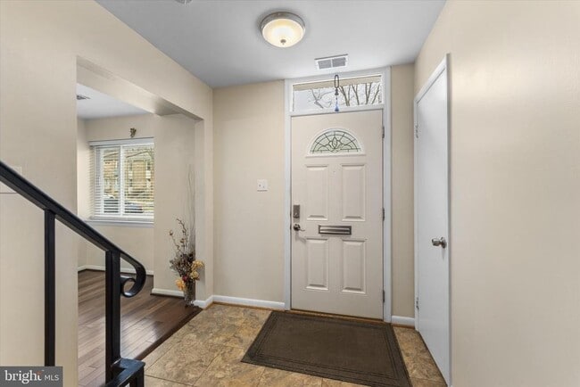 Building Photo - 5052 Cliffhaven Dr