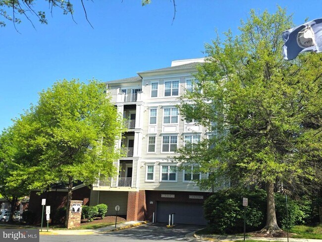 Building Photo - 1645 International Dr