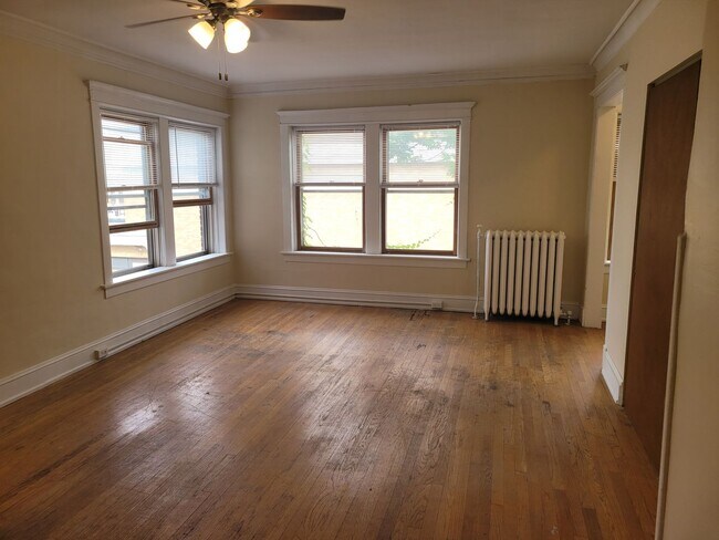 Interior Photo - 1318-20 Van Buren