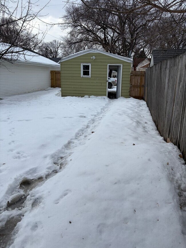 Building Photo - Charming 2-Bedroom, 1.5-Bath with Garage & Fenced Yard