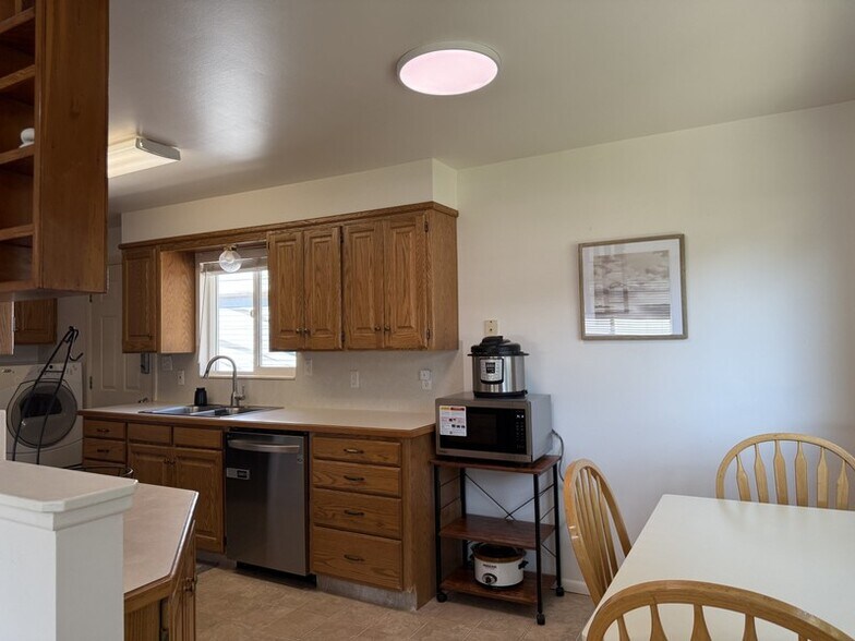 Building Photo - 145 N 500 E