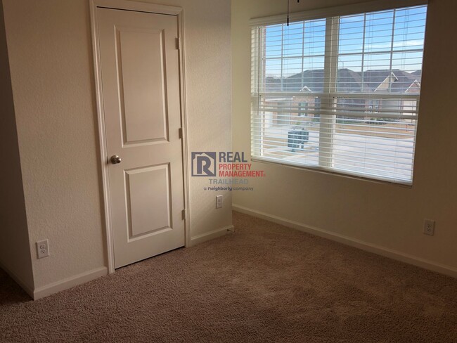 Building Photo - Spacious 5 Bedroom/3 Full Bath Open Concep...