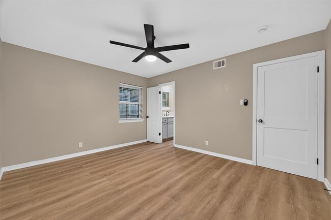 Building Photo - 9614 Hammerly Blvd