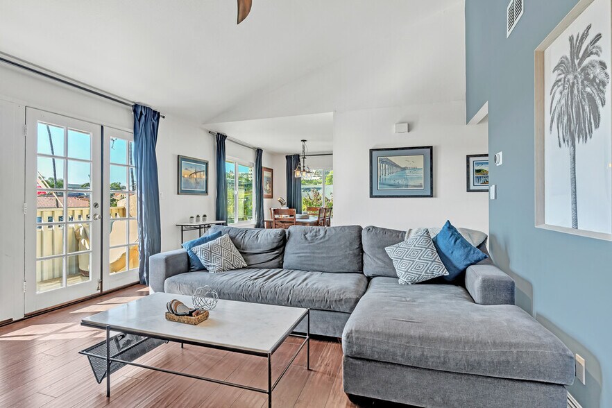 Living room - 5653 Riley St