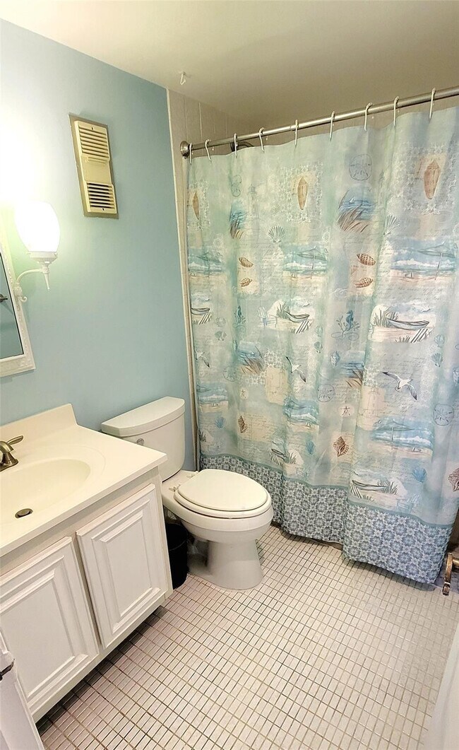 Building Photo - 1009 N Ocean Blvd