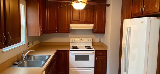 Building Photo - Single family home!