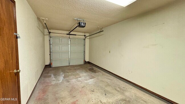 Building Photo - 4705 Frankfort Ave
