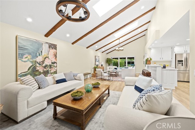 Building Photo - 1647 N Santa Anita Ave