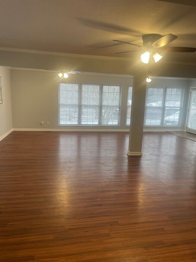 Building Photo - Knoxville 37918 - 3 bedroom, 1.5 bath home in Halls - Contact Lisa Vineyard and Shannon Russell (...