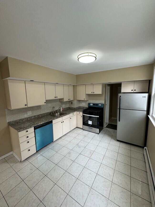 Building Photo - 627 Freeman St